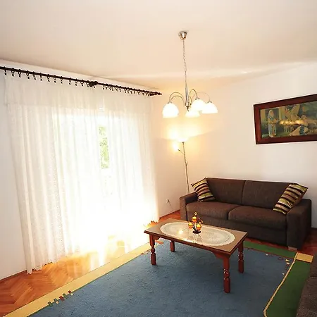 Luka & Sara Lejlighed